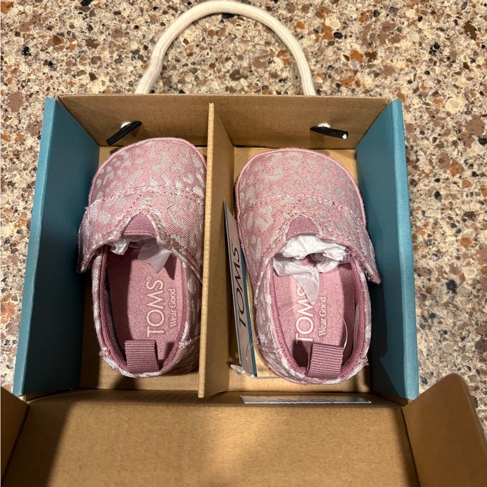 NWT Toms Kids Moccasins in Pink Pattern